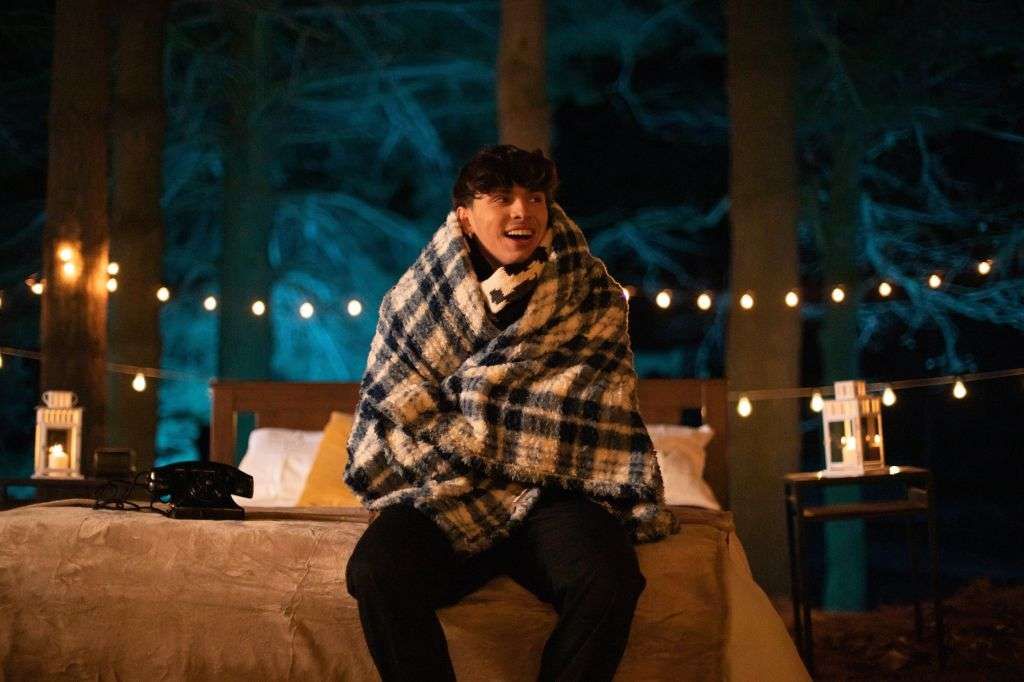 Online il video - DEDDY: ' MENTRE TI SPOGLIO' è il nuovo singolo, online il video. Domani e domenica in concerto a Milano