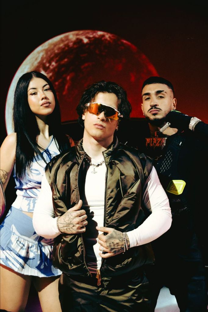 VETRI NERI di AVA, ANNA e CAPO PLAZA si consacra una hit: al n.1 di Spotify e Apple, tra i brani più usati su TikTok