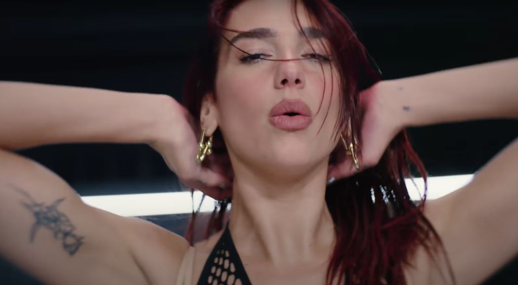 Dua Lipa rivela il suo potente singolo Houdini: Un tuffo nell'energia liberatoria della vita da single