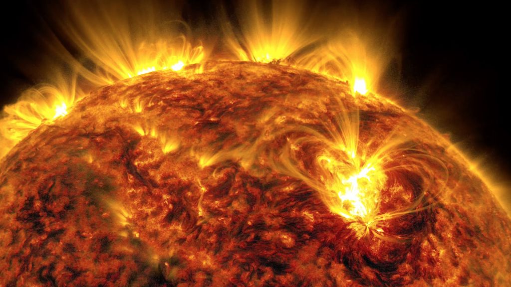 Video: Esplosione Solare: Macchia Gigante AR3576 - Impatti su Tecnologia e Salute da Monitorare