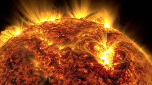 Video: Esplosione Solare: Macchia Gigante AR3576 - Impatti su Tecnologia e Salute da Monitorare