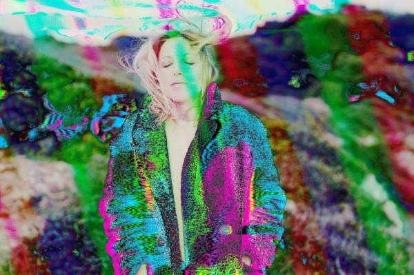 MATILDE DAVOLI: esce oggi il video de 'Il Coraggio di Provare', un toccante viaggio nel passato che rievoca ricordi lontani