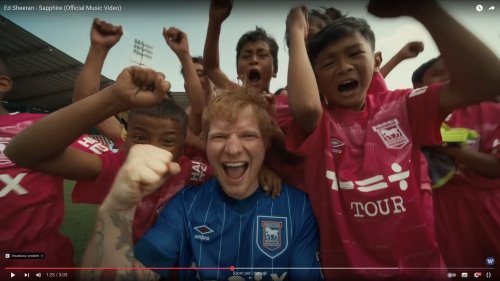 Video: Ed Sheeran torna con ‘Sapphire’. Il 14 giugno unica data italiana allo Stadio Olimpico