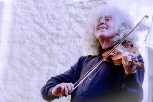 Angelo Branduardi torna con Futuro Antico: un capitolo dedicato a Ferrara