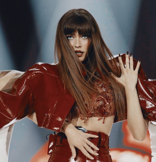 Annalisa annuncia il nuovo tour negli Palasport italiani –